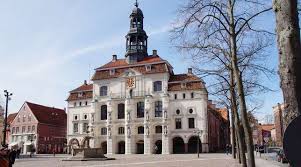 Die Altstadt Von Luneburg Reichtum Durch Salz Das Weisse Gold Schone Stadte Deutschland Rathaus Altstadt