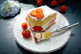 Kasesahnetorte Schnitten Mit Erdbeeren Rezept Kase Sahne Torte Lebensmittel Essen Dessert Ideen
