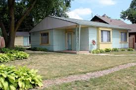 Des Moines Ia Lustron House Blue And Yellow Mid Century Modern Exterior American Architecture Modern Exterior