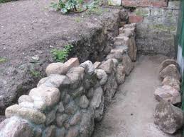 Entdecken sie das große sortiment an mauersteinen, betonsteinen und betonpalisaden. Beitrage Uber Mauer Auf Buntes Aus Dem Norden Ein Wohnblog Garten Steinmauer Garten Garten Landschaftsbau