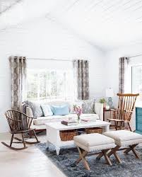 A Small Yet Effortlessly Charming Family Friendly Farmhouse House Styles Modern Farmhouse Living Room Home