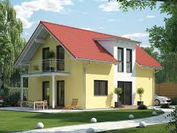 Satteldach Haus Klassisch Mit Giebel Putz Fassade Gelb Balkon Einfamilienhaus Bauen Ideen Fertighaus Evolution 12 Fassade Haus Balkon Haus Einfamilienhaus