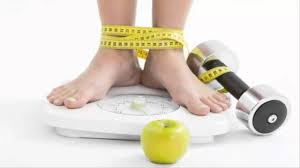 Lima tips menjaga berat badan usai idu firti atau lebaran, mulai dari minum banyak air hingga atur posri makanan. Tips Menjaga Berat Badan Ideal Saat Hamil
