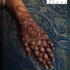 Look At This Amazing Stain Naturalhenna Essex Billericay Asianbride Indianwedding Wedding Bride Hennainspire Henn Henna Patterns Henna Tattoos