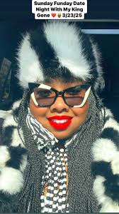 Busy nama sunglasses 🕶️ mu vula🌧️🌧️.. like u are going to  Chicago's🤦🤦😆 what is wrong with you people.