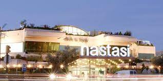 Cuenta con un equipo entregado que le ofrecerá un servicio y atención personalizados para que se sienta acogido en un cálido entorno. Nastasi Hotel Spa