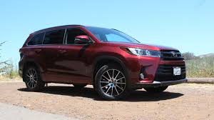 Toyota recently unveiled their 2017 toyota highlander lineup at the nyc auto show. 2017 Toyota Highlander Pictures Cargurus