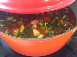 Kok litt ekstra pasta og server kjøttdeiggulasj. Gulasj Smedstua