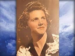 Vera Waddell's Instagram, Twitter & Facebook