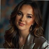 Kristin Rutherford's Instagram, Twitter & Facebook