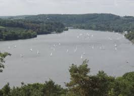 1930 diente haus scheppen als unterkunft für bergleute der nahe gelegenen zeche pörtingsiepen und wurde 19352 bei der aufstauung des baldeneysees mit einem wassergraben umgeben. Haus Scheppen Die Schonsten Wanderwege Gps Wanderatlas