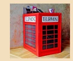 Červená anglická telefonní budka je symbolem starých časů a. Anglicky Telefonni Booth Z Lepenky Britske Postavy Cervene Telefonni Budky K2 A K6 Stylove Interierove U200b U200bpolozky V Londynskem Stylu Lze Prohledavat Zde A