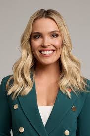 Abbie Holmes's Instagram, Twitter & Facebook