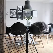 Use candles and lamps to bring ambiance and intimacy to those early evenings. Esszimmer Nordicroom Hygge Scandi Ikea Desenio