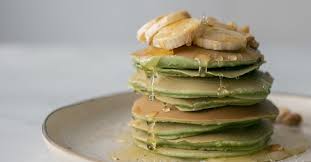 I have been daydreaming about making pandan cake for some time but having a toddler doesn't give me much time to be in the kitchen and bake the merry way. Low Cal Banana Pandan Pancake Eatplayheal
