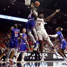 Arizona Guard And Manitobas Emmanuel Akot 24 Tangles With Houston Baptist Guard Qon Murphy 13 In The Fight For A Rebo Rebounding Basketball Ncaa Basketball