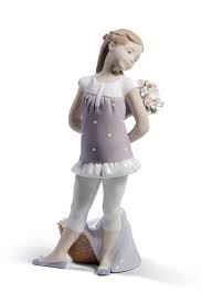 Height (in) 16.929 width (in) 12.205 length (in) 6.299 porcelain type matte sculptor josé santaeulalia #lladro #woman #flowers #romantic #lady. Your Favorite Flowers Girl Figurine Lladro Usa