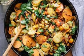 Vegane Bratkartoffel Pfanne Mit Gemuse Rezept In 2020 Bratkartoffel Bratkartoffeln Pfanne Gesunde Vegane Rezepte
