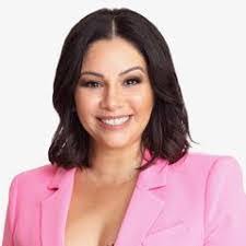 Rosanna Chase's Instagram, Twitter & Facebook