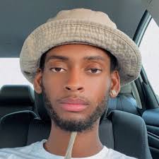 MeekMill allegedly gives his friends Dream Chasers chains to wear when  their out of town and asks for them back when their back in Philadelphia  👀😳‼️