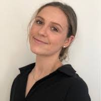 Holly Lopes's Instagram, Twitter & Facebook