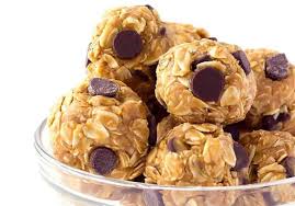 Les Boules D Energie A L Avoine Et Beurre D Arachides Une Recette Facile Recipe Oatmeal Energy Balls Recipe Fruit Smoothie Recipes Food