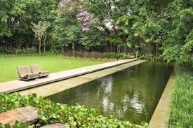 10 Piscinas Ecologicas Para Inspirar E Refrescar Sustentarqui Piscinas Naturais Piscina Tropical Piscina