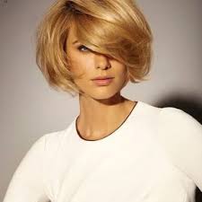 Car certaines personnes ne se soucient pas des cheveux qu'elles ont. Coiffure Carre Court