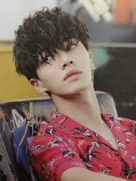Johnny Is B Boys Lead Rapper And Dancer And Visual He S Charismatic And Makes Friends With Everyone He Has A Korean Boys Hot Cute Korean Boys Hot Korean Guys