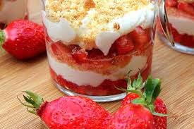 Recette De Tiramisu Gariguettes Et Palets Bretons Recette Recette Avec Des Fraises Tiramisu Recette Palet Breton