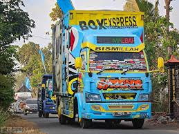 Koleksi wallpaper mobil truk modifikasi modifikasimania via modifikatormania.blogspot.com. Modifikasi Mobil Truk Keren Terbaru Yang Bervariasi Stir Mobil