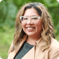 Berta Williams's Instagram, Twitter & Facebook