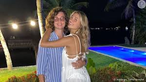 No início da tarde de hoje, a filha de xuxa publicou duas fotos do seu casamento com joão figueiredo nas redes sociais. Sasha Meneghel Vai Se Casar Com Joao Figueiredo No Fim Deste Mes