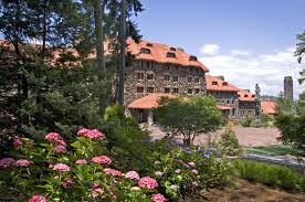 Who is said to haunt the white house rose garden. 15 Haunted Hotels In The U S Spookiest Hotels