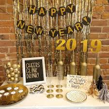 The following 50 christmas decoration ideas have been handpicked to help you find a project that will inspire the holidays are the most anticipated time of the year for children and adults alike. 20 Gorgeous Gold And Black New Years Eve Party Decor Ideas You Should Try Trenduhome New Years Eve Party Ideas Decorations New Year S Eve Celebrations New Years Eve Dessert