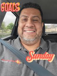 Hello 👋 everyone. My name is Evelyn Gutierrez, professional makeup artist.  12 years of experience in makeup artistry and specialize in bridal,  tv/film, commercial, photo shoot. Services I provide: 1on1 private classses