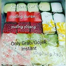 Kue talam pandan terdiri dari tiga lapis yaitu bolu pandan, lapisan hunkwe, dan lapisan jelly. Jual Talam Mix Fresh Wadah Daun Pandan Jakarta Selatan Reiya Olshop Tokopedia
