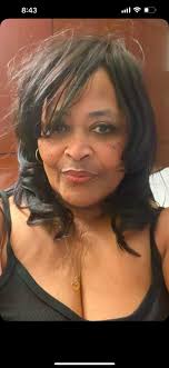 Hairstylist in Tucson offering locs and braids services