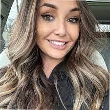 Laurel Mayer's Instagram, Twitter & Facebook