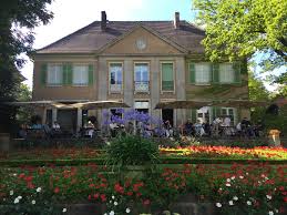 Das heutige max liebermann haus wurde nach dem fall der mauer durch paul kleihues in 1935 starb max liebermann in seinem haus am brandenburger tor, acht jahre später fiel es einem. Liebermann Villa Art By The Wannsee Lake Awesome Berlin