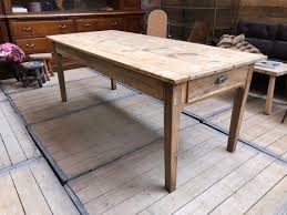 Longueur 180 cm x largeur 87 cm x hauteur 75 cm grande table de ferme ancienne, pieds fuseaux. Ancienne Table De Ferme Nord Factory