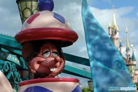 March Hare Refreshments Photos Magiques Disneyland Paris Disneyland Alice In Wonderland
