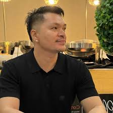 Before performing his final song, "Warrior Is A Child," last night,  emotions were high and Gary Valenciano seemed unwell onstage.