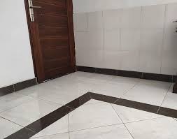 Sebagai informasi tambahan, berikut ini ada video tutorial atau cara memasang keramik ukuran 60×60 yang baik dan benar dari tukang bangunan profesional. Cara Menghitung Jumlah Ubin Keramik