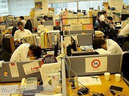 Petugas p3k di tempat kerja dapat menggunakan tanda khusus yang mudah dikenal oleh pekerja/buruh yang membutuhkan pertolongan. Tidur Pada Pekerjaan Fenomena Inemuri Jepun 2021