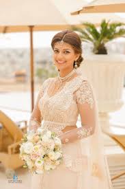 Jedes hochzeitskleid ist einmalig und nur für sie gemacht. Risultati Immagini Per Sri Lanka White Saree Blouse Bridal Dresses Bridal Dresses Lace Bridal