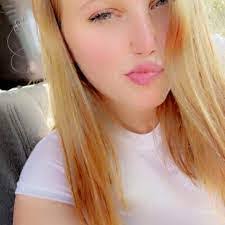 Amanda Mealor's Instagram, Twitter & Facebook