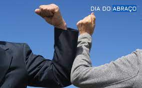 Dia internacional do abraço a data foi instituída em 2004, quando o australiano juann man lançou a free hugs campaign (campanha dos abraços grátis). Dia Do Abraco Chedid Grieco