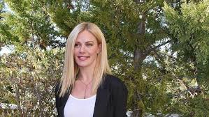 Η ατσαλάκωτη ζέτα και η φουλ λουστραρισµένη ελένη επιδόθηκαν σε ένα. H Mhtera Ths Zetas Makrypoylia Dhmosieyse Thn Pio Tryferh Fwtografia Me Thn Korh Ths Sto Instagram Agriniopress
