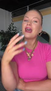 Leslie Sierra's Instagram, Twitter & Facebook